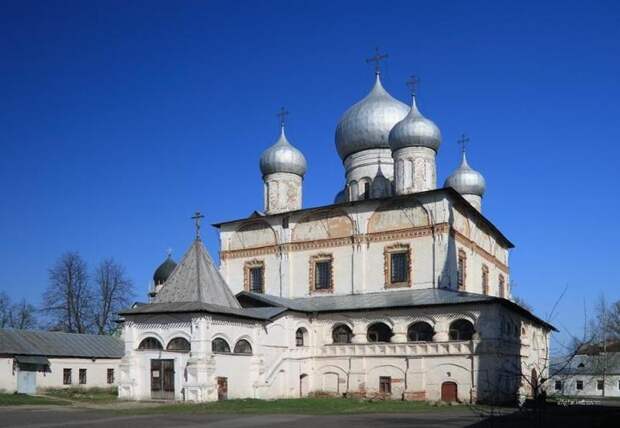 Знаменский собор в Великом Новгороде Знаменский собор в Великом Новгороде