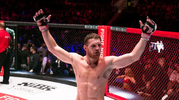 Минееву подарили коня за победу над Исмаиловым