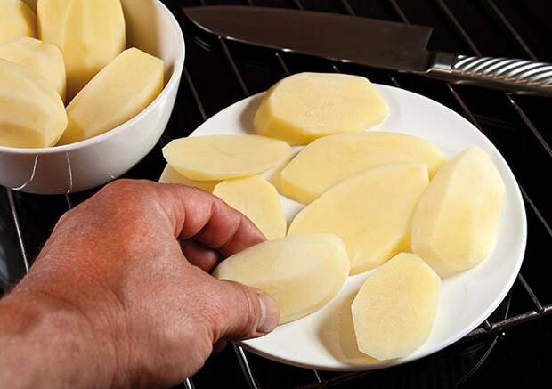 подготовка картофеля для запекания на решетке