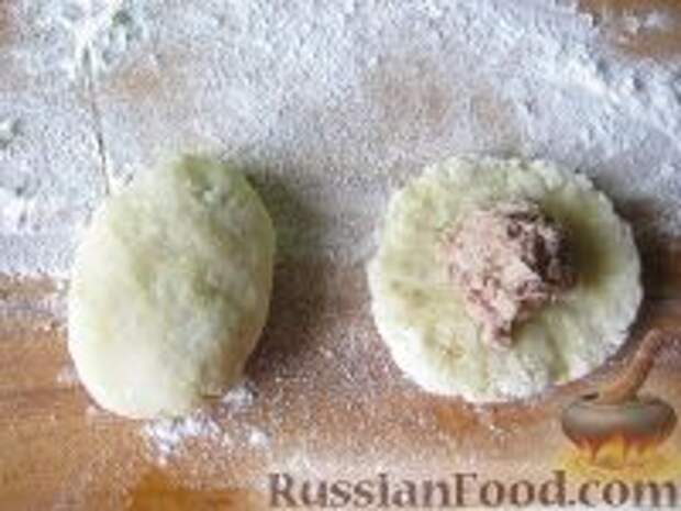 Фото приготовления рецепта: Пирожки картофельные с мясом - шаг №6