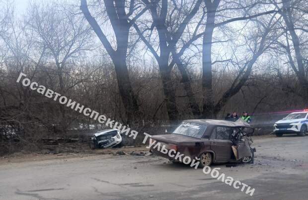 В Новомосковске водитель Haval при обгоне врезался в "ВАЗ" на встречке