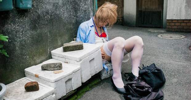 10+ Shocking Photos Of Drunk Japanese By Lee Chapman Show The Ugly Side Of Drinking