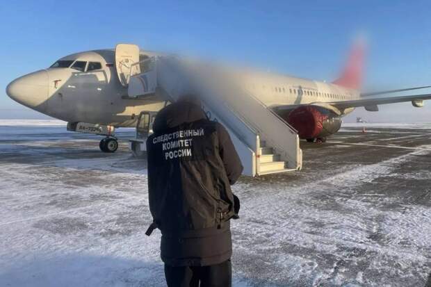 СК начал проверку после вынужденной посадки Boeing в Барнауле