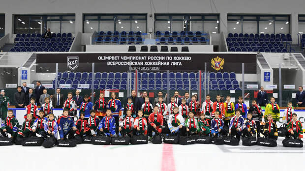 Премьер-министр Татарстана Алексей Песошин принял участие во вручении спортивной экипировки и инвентаря спортивным учреждениям