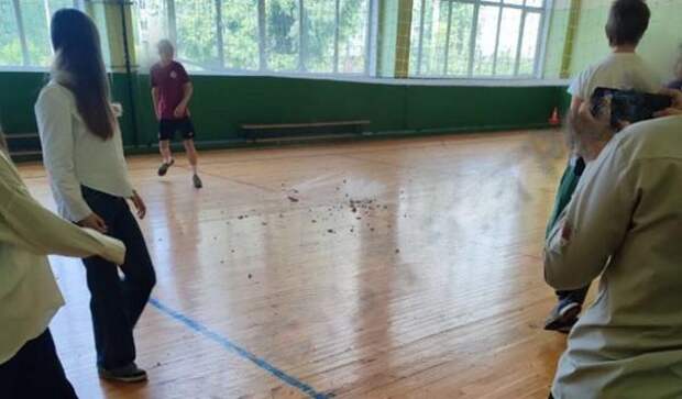В спортзале школы №25 Тулы частично обрушился потолок