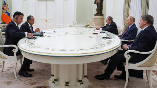 Путин пригласил президента Египта приехать в Россию