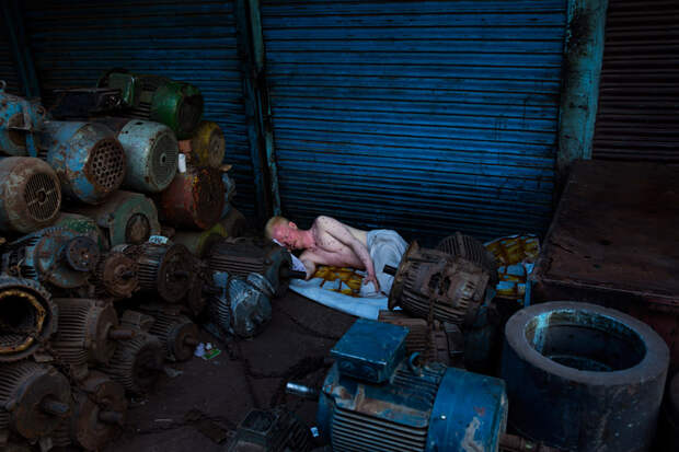 На свалке оборудования в Нью-Дели, Индия