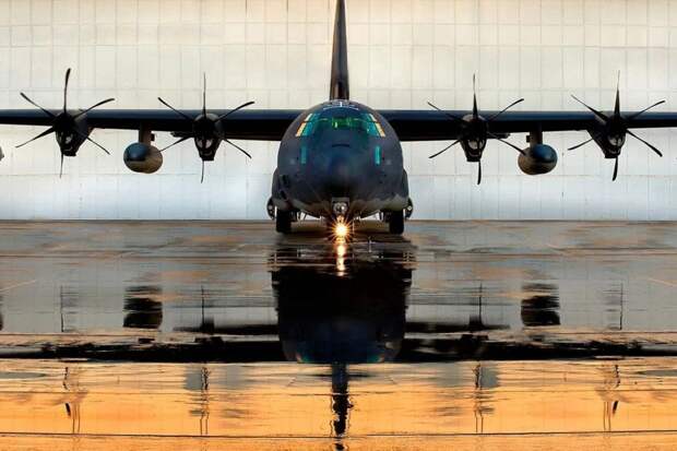 C-130J ВВС Индии с десантом сел на аэродром в Гималаях на высоте 5 тысяч метров