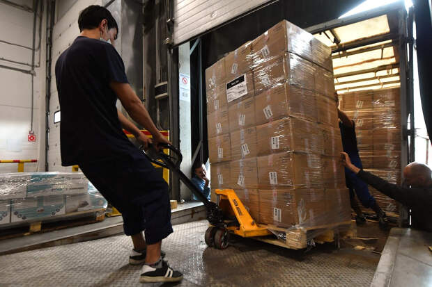 «Заглаживают вину трудом». Как в Петербурге угонщиков и разбойников отправляют на принудительные работы на заводы и склады