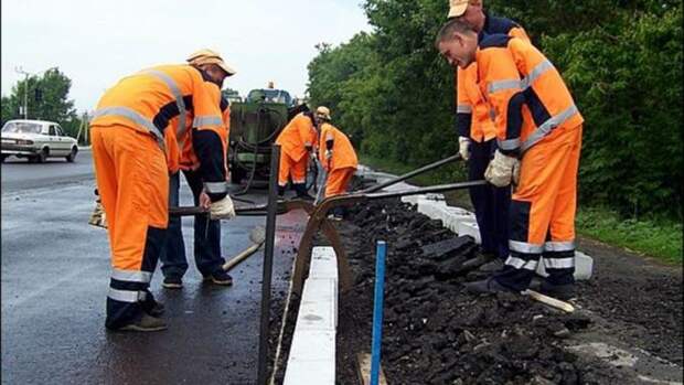 Жители российского села попросили папу римского отремонтировать дорогу