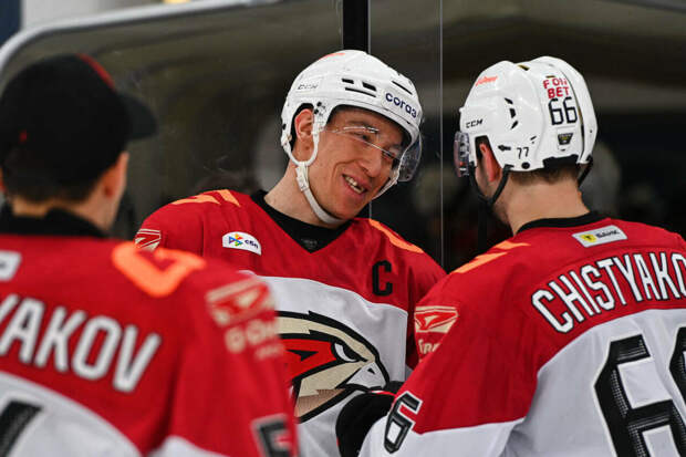 Защитник «Авангарда» Дамир Шарипзянов вошел в историю КХЛ