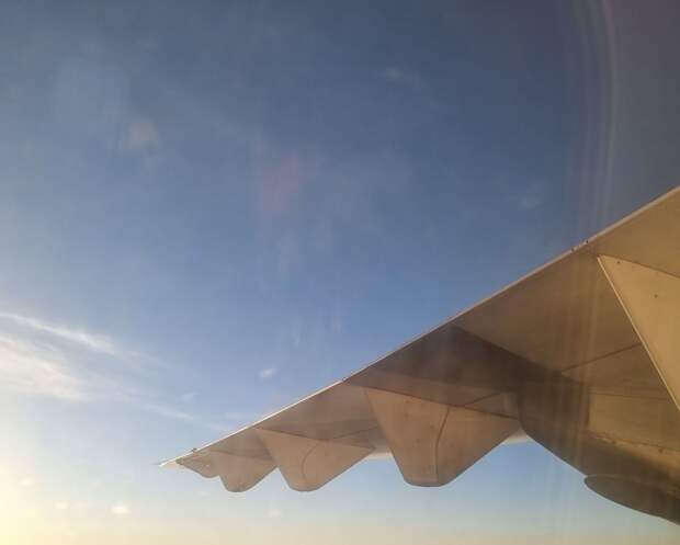 Самолет авиакомпании «ЮТэйр» экстренно сел в Тюменской области