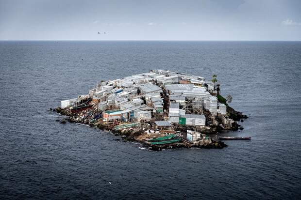 Самый густонаселённый остров мира на снимках Джеско Дензела
