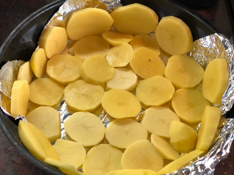 Не просто котлетки с картошкой, а вот такая мясная запеканка
