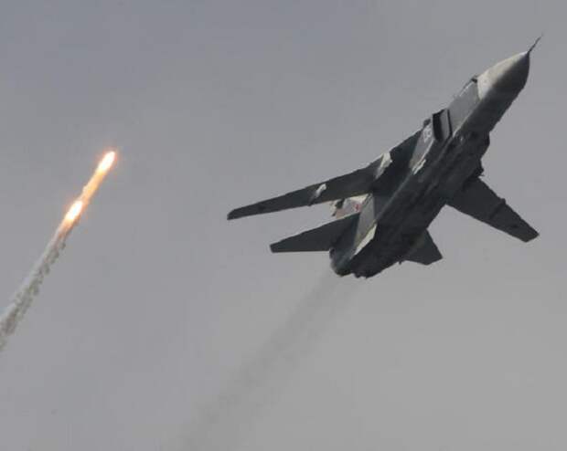 Су-24 подвергся зенитному обстрелу в Сирии, но смог мгновенно уйти
