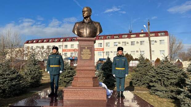 В Республике Калмыкия открыт памятник Евгению Зиничеву