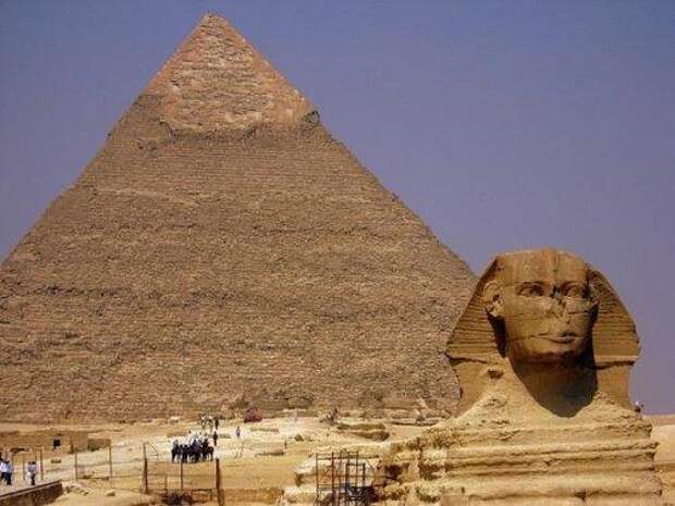 Великая пирамида в Гизе Входящая в число семи чудес света, Великая пирамида Гизы по-прежнему привлекает внимание множества археологов, физиков и астрологов, которые на протяжении веков пытаются разгадать тайну, которую она скрывает в себе.
