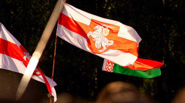 "Здоровья тебе, Джо": Байден изменит флаг Белоруссии