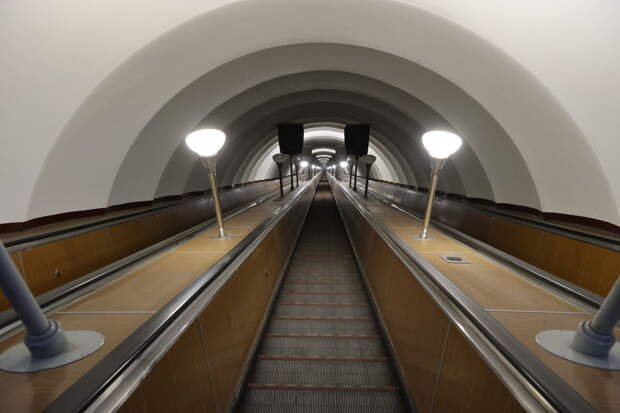 Утром в метро Петербурга ограничили переход между станциями «Садовая» и «Спасская»