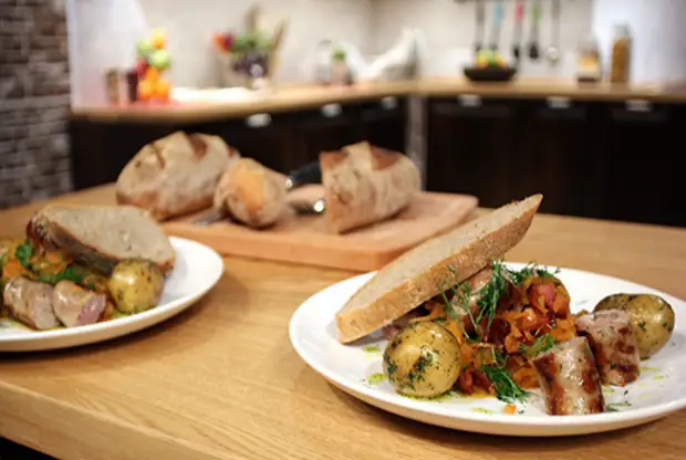 Есть все с хлебом.