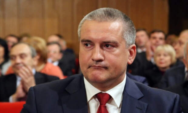Аксенов снова пугает: в Крыму урежут бюджет и уволят министров