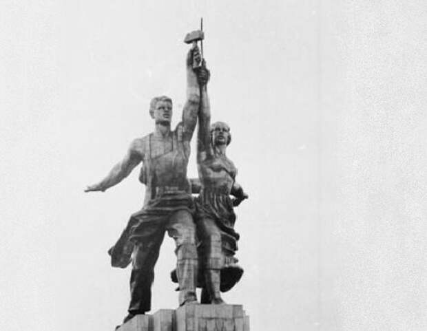 Зачем Сталин осматривал скульптуру «Рабочий и колхозница» перед отправкой в Париж