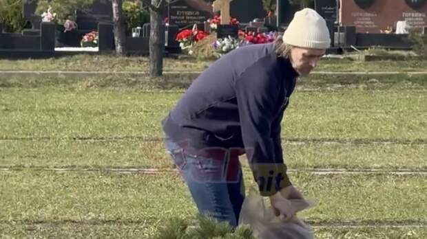 Петр Чернышев пришел на могилу Анастасии Заворотнюк в день ее рождения