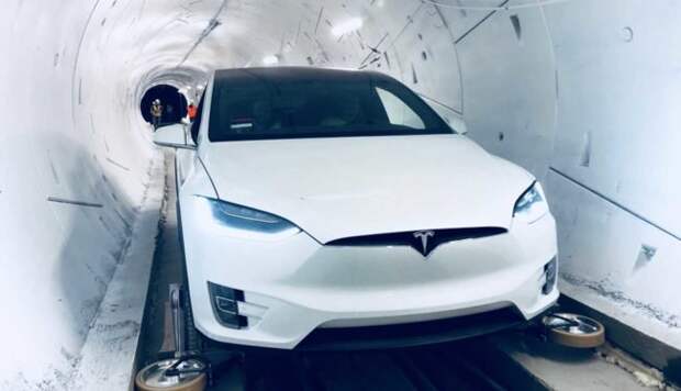 Tesla Model X с выдвижными колесами для езды по туннелю The Boring