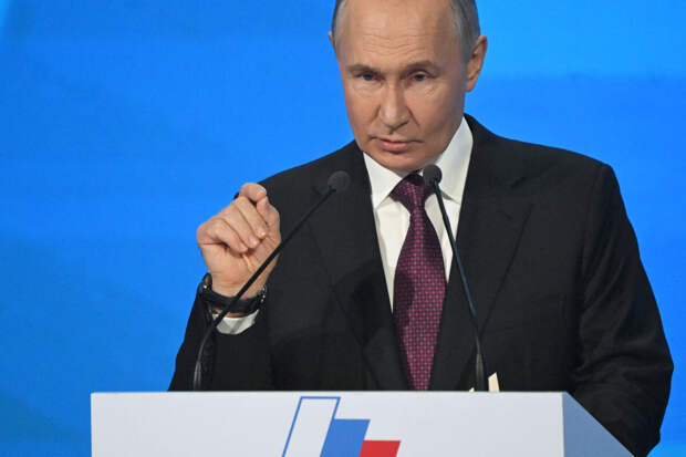 Путин назвал спектаклем отмену выборов президента на Украине