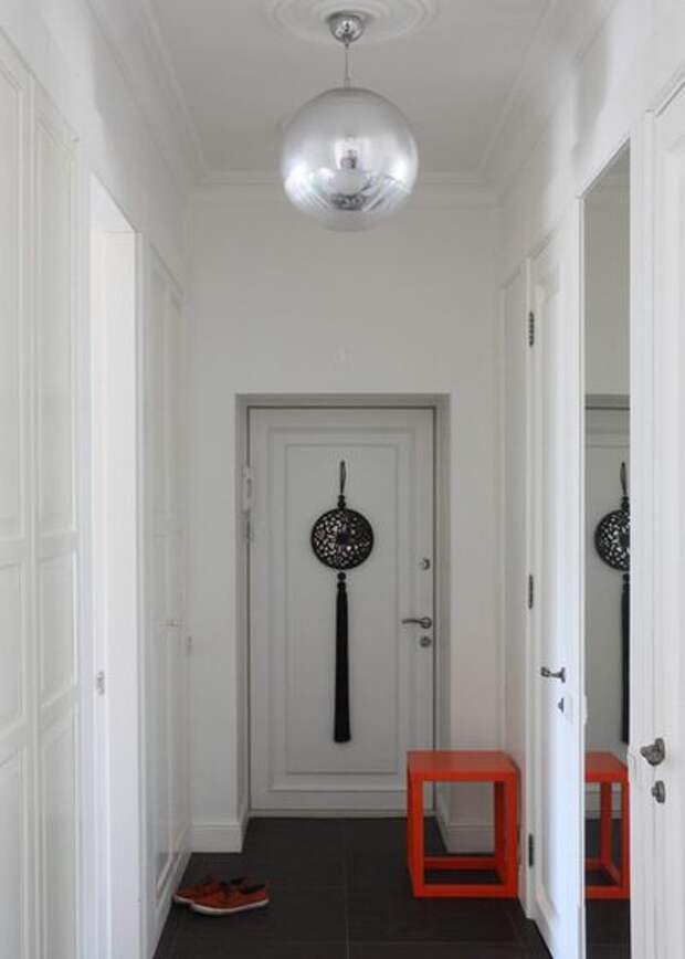 Не только стул: предметы в роли вешалки