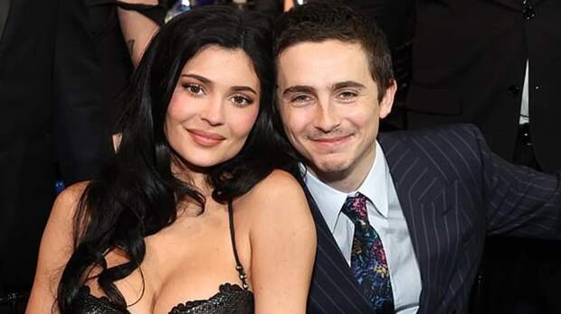 Кайли Дженнер прослезилась от признания Шаламе со сцены Critics Choice