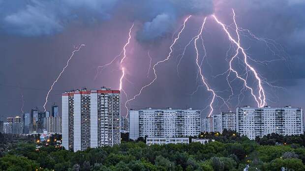 МЧС предупредило жителей Москвы о дожде с грозой 14 июня
