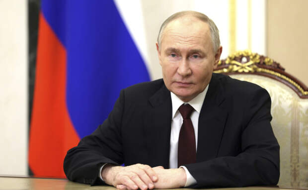 Владимир Путин присвоил звания Героев труда и почётные знаки "За успели в труде"
