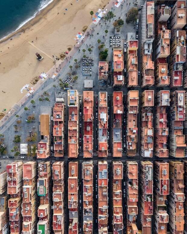 Фотография: Город баланса и симметрии: Барселона с высоты птичьего полета №2 - BigPicture.ru