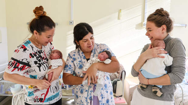 Видеоняня, фотоальбом, сказки Чувашии: что дарят россиянкам при рождении детей