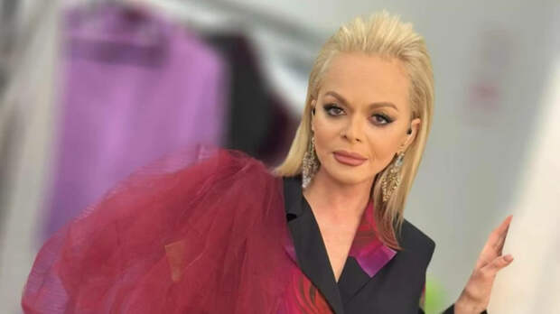 В Москве начали принудительное выселение Ларисы Долиной из квартиры в Хамовниках