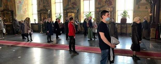 В храмах Кубани обязательны маски и соцдистанция
