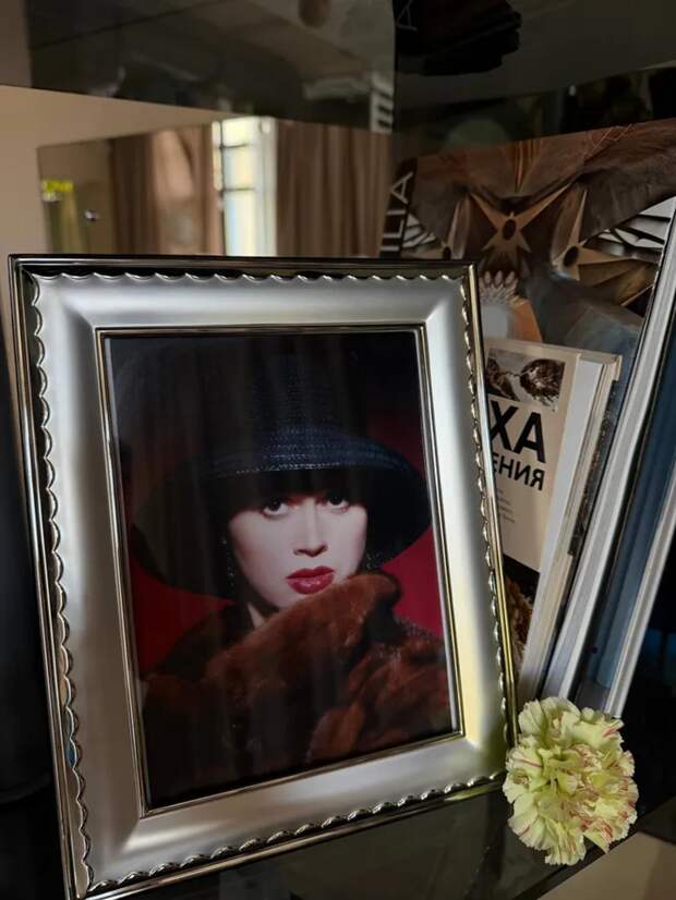 Анна Заворотнюк поделилась воспоминаниями о маме в день её 55-летия: «Странное чувство»