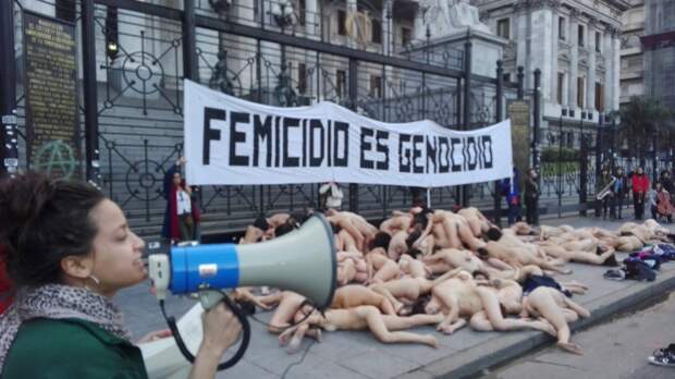 Голый протест феминисток в Буэнос-Айресе