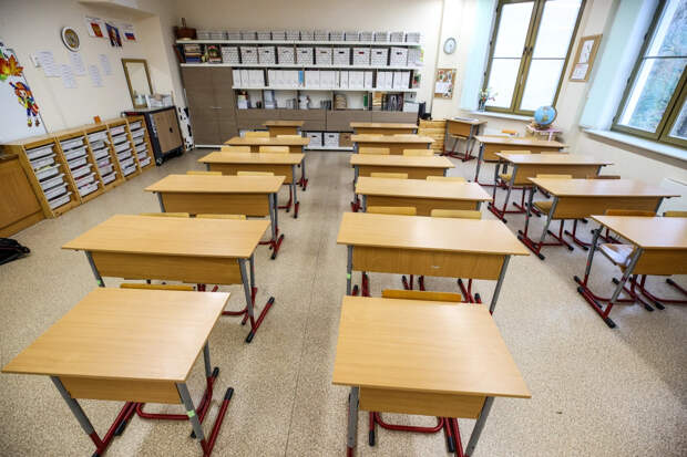 Мест нет, дети есть: школы Солнечного не справились с наплывом первоклашек