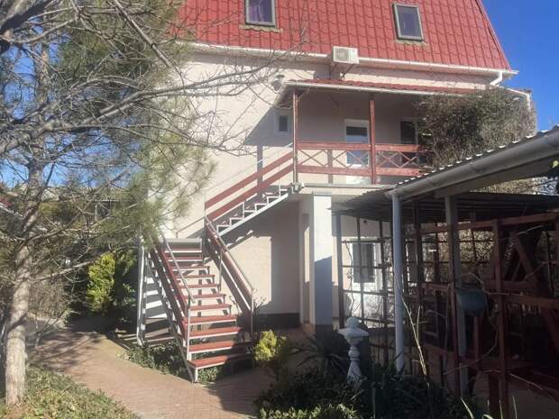 Жительница Евпатории за 30000 рублей нелегально прописала в своём доме трёх иностранцев