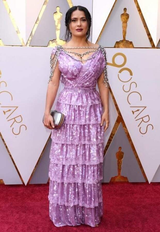 Самой «мечтательной» красоткой Голливуда — оказалась Сальма Хайек. Актриса обожает все оттенки фиолетового — от лаванды до глубокого пурпурного. 