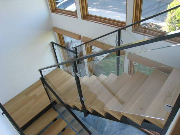 Основные виды стеклянных ограждений для лестницы