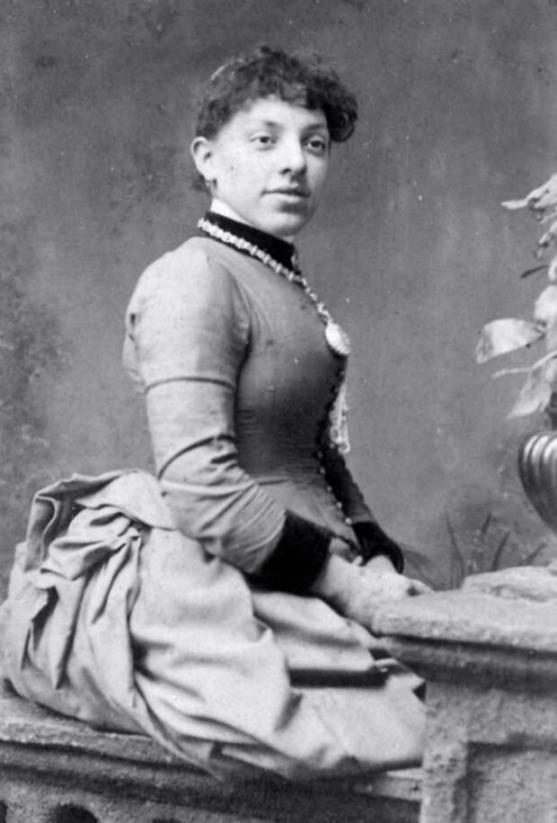 Victorian Women in the 19th Century (4).jpg