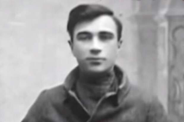 Александр Юхновский, 18 лет.
