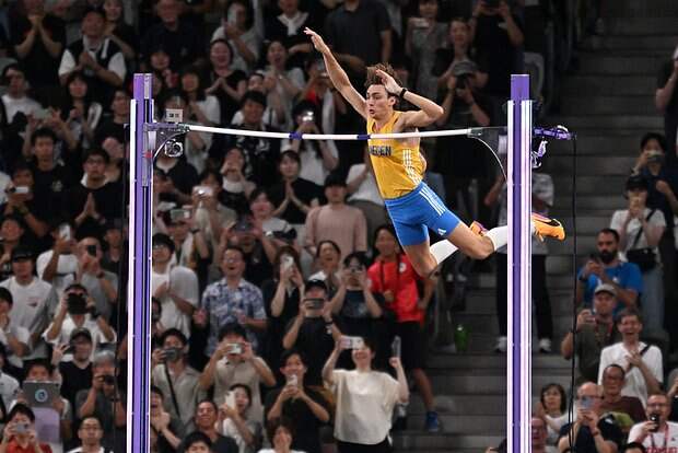 Прыгун с шестом Дюплантис в 15-й раз обновил мировой рекорд