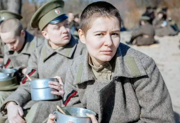 Мария Кожевникова поделилась рецептом миндальной маски для быстрого роста волос