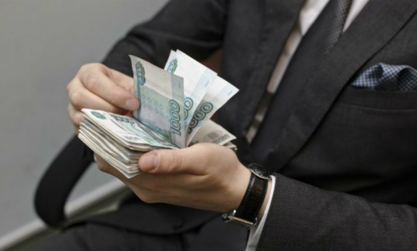 Правительство приняло решение с 2019 года поднять зарплату чиновникам до 140 тысяч 