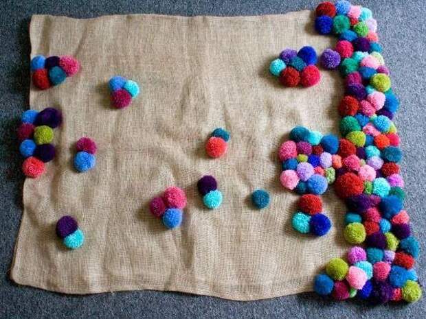 Как пришить помпоны на ткань, чтобы сделать плед Яркий плед из разных помпонов своими руками