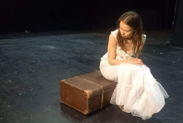 На фестивале театральных искусств имени Достоевского покажут эскиз спектакля Юлии Хлыниной